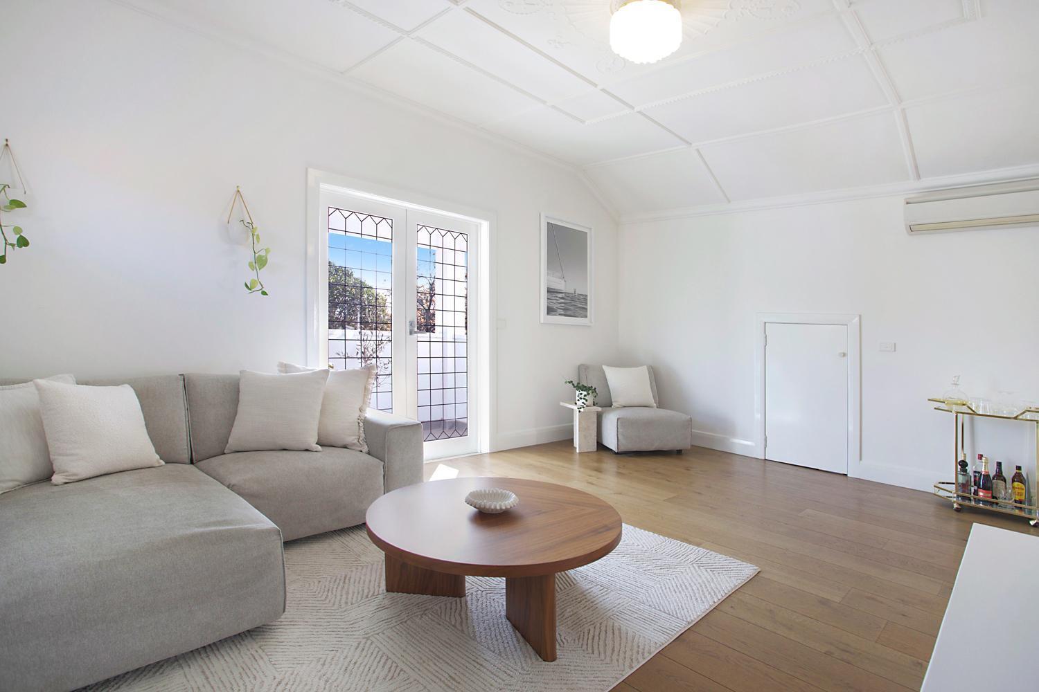 Chic Elwood Escape By Ready Set *