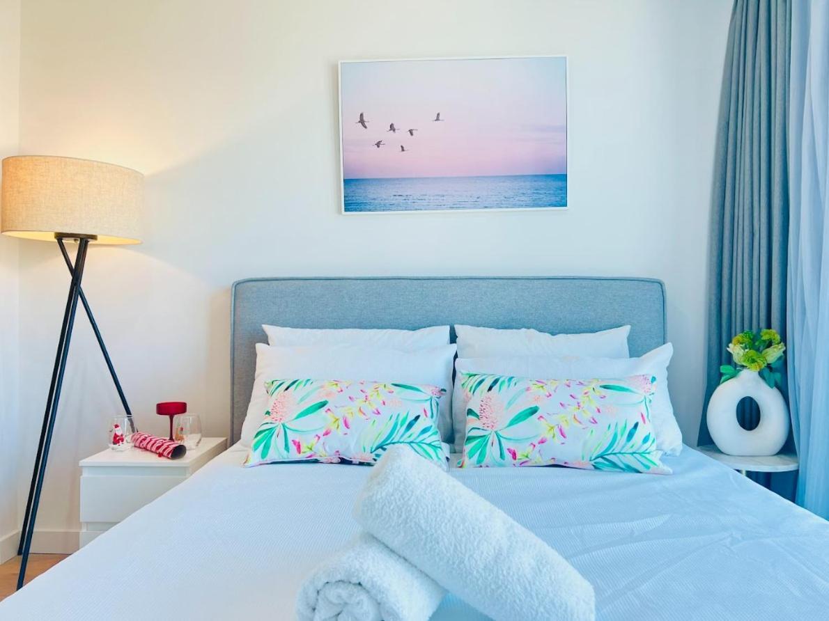 Cbd Central 3-bedroom 2 Baths 5 Beds Pool Sauna Gym Carpark City Sky View * Melbourne