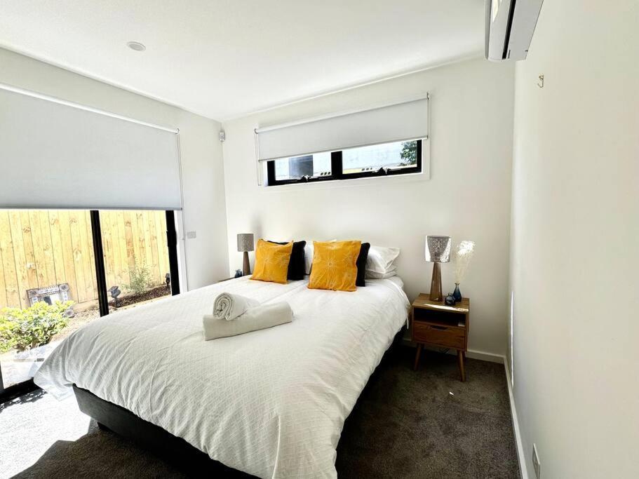 Footscray Retreat - Full House & Parking *