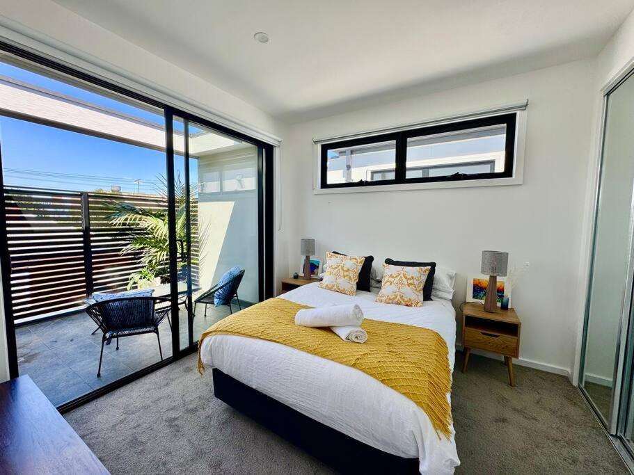 Footscray Retreat - Full House & Parking Apartment