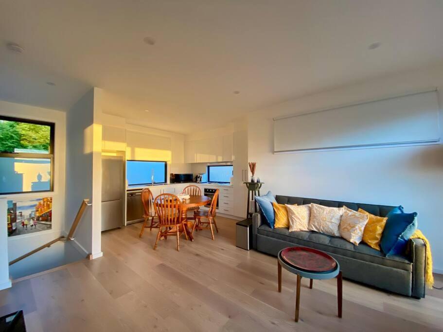 Footscray Retreat - Full House & Parking Apartment *