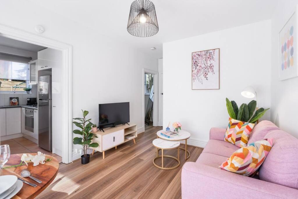 Cozy 1 Bedroom - Caulfield Park Apartment