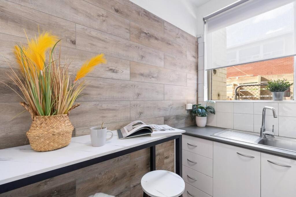 Cozy 1 Bedroom - Caulfield Park Apartment *