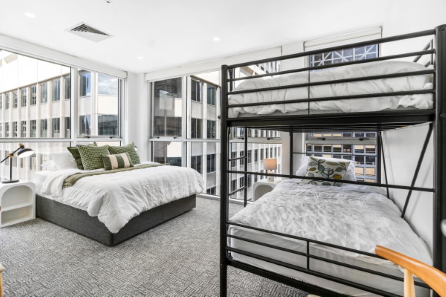 Spectacular William St - Sleeps 12 Melbourne