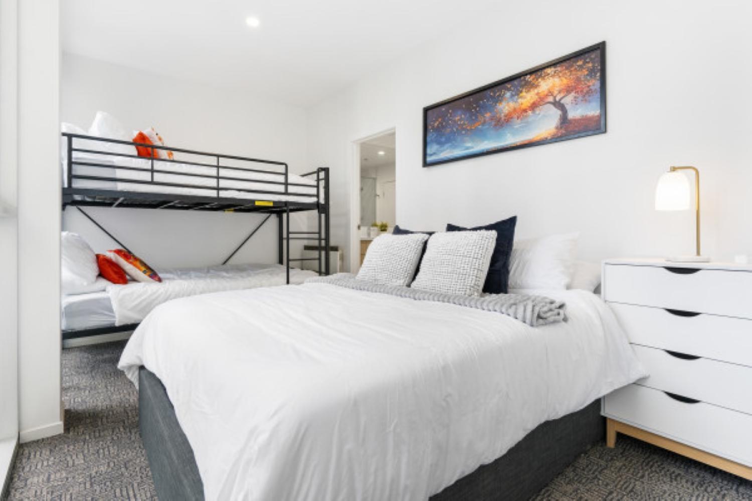 Spectacular William St - Sleeps 12 Apartment