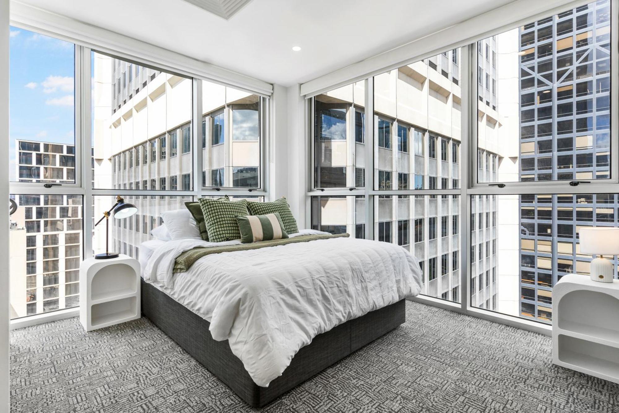 Spectacular William St - Sleeps 12 Apartment