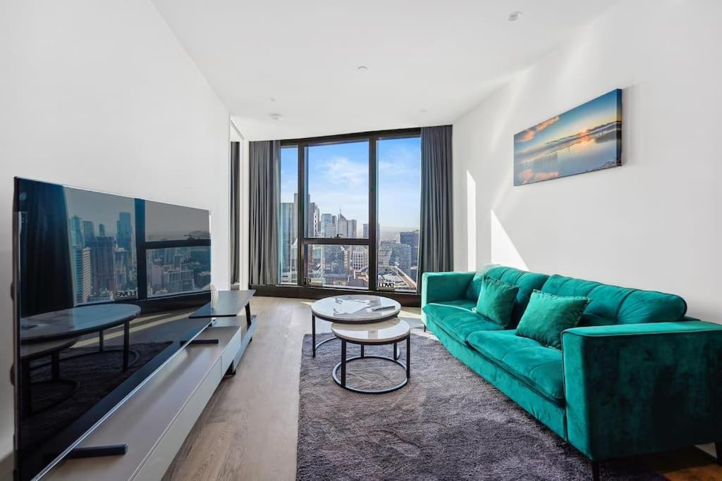 Prime Skyline Living With 120-degree Views 2b2b1c