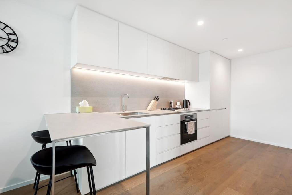 Prime Skyline Living With 120-degree Views 2b2b1c Apartment *