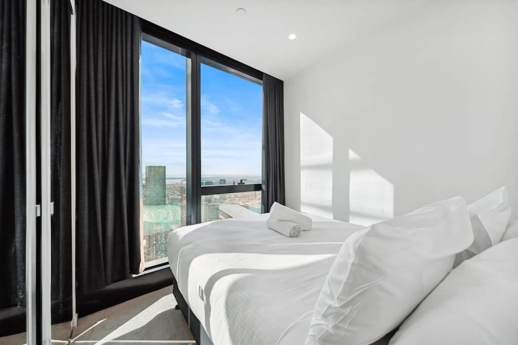 Prime Skyline Living With 120-degree Views 2b2b1c Apartment