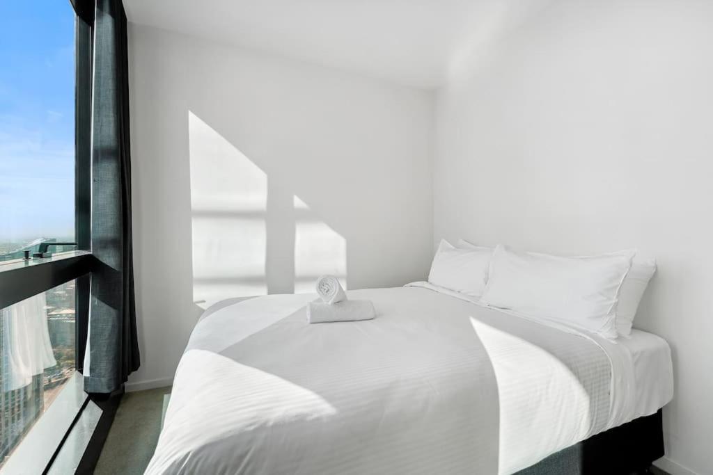 Prime Skyline Living With 120-degree Views 2b2b1c Apartment Melbourne