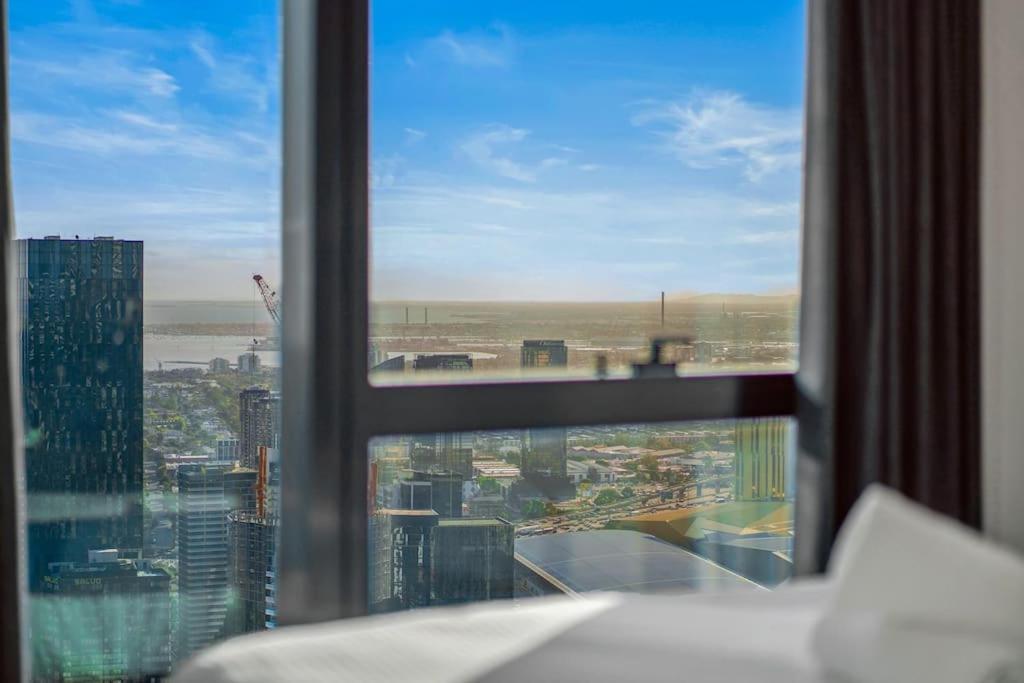 Apartment Prime Skyline Living With 120-degree Views 2b2b1c Melbourne