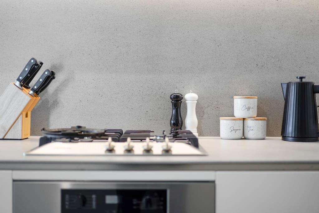 Apartment Prime Skyline Living With 120-degree Views 2b2b1c