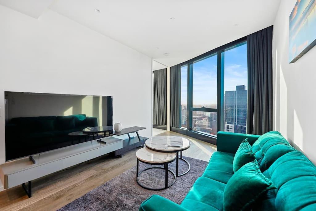 Apartment Prime Skyline Living With 120-degree Views 2b2b1c *