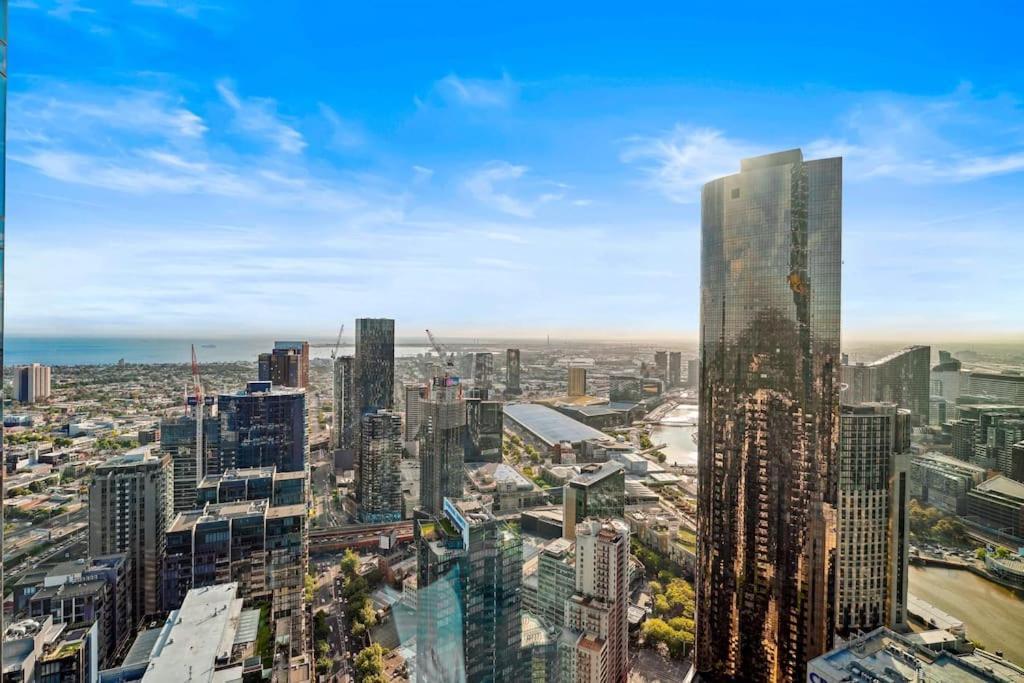 Prime Skyline Living With 120-degree Views 2b2b1c Apartment Melbourne