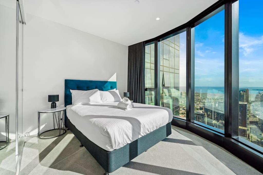Prime Skyline Living With 120-degree Views 2b2b1c Melbourne