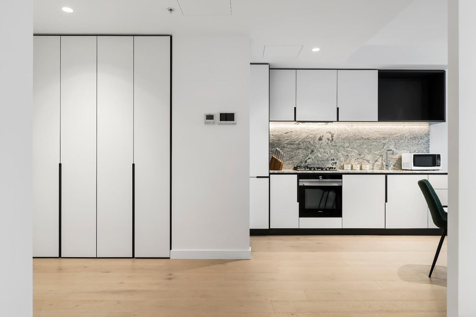 Modern And Stylish In Location W Pool And Gym Apartment *