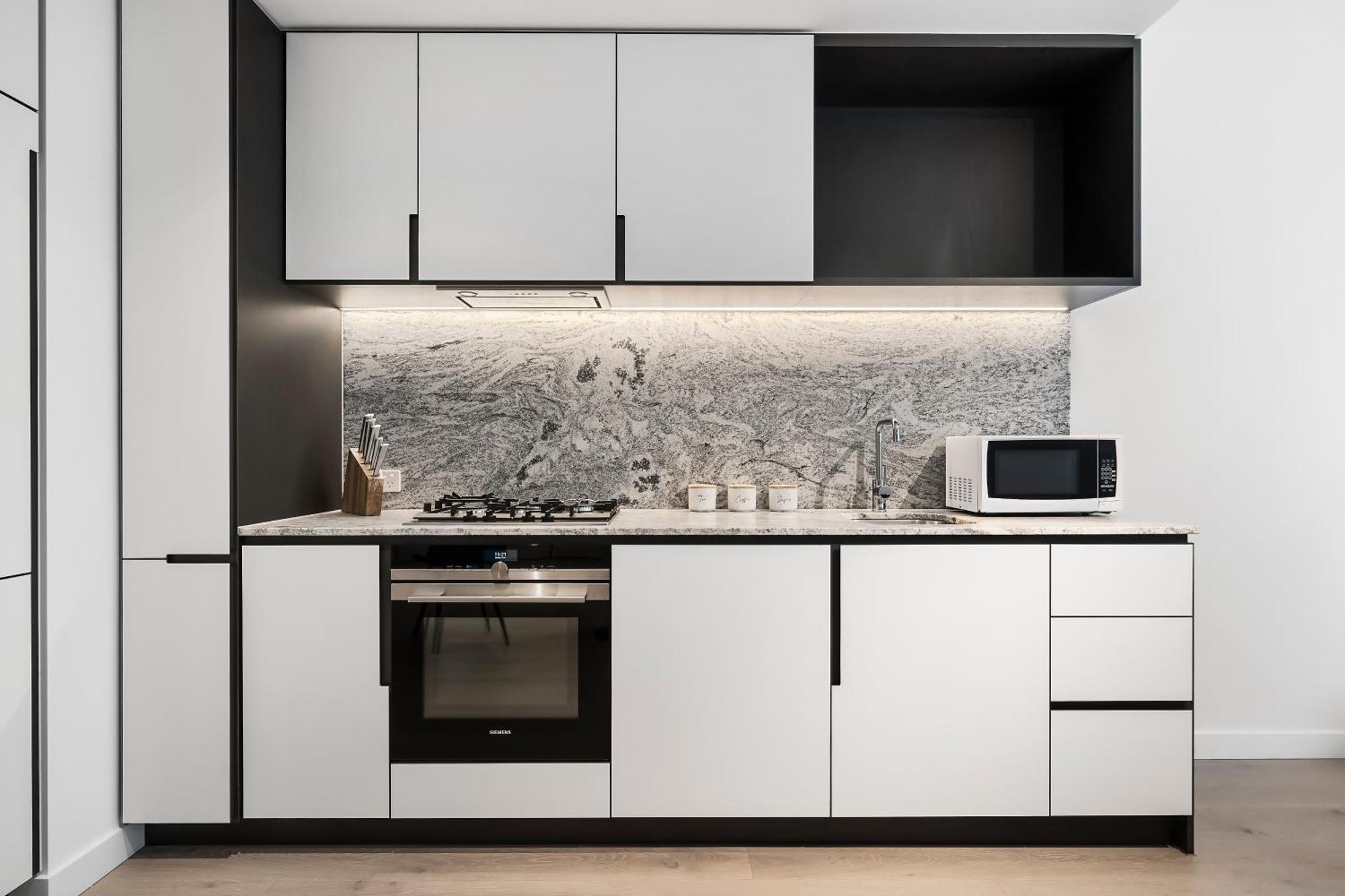 Modern And Stylish In Location W Pool And Gym Apartment Melbourne