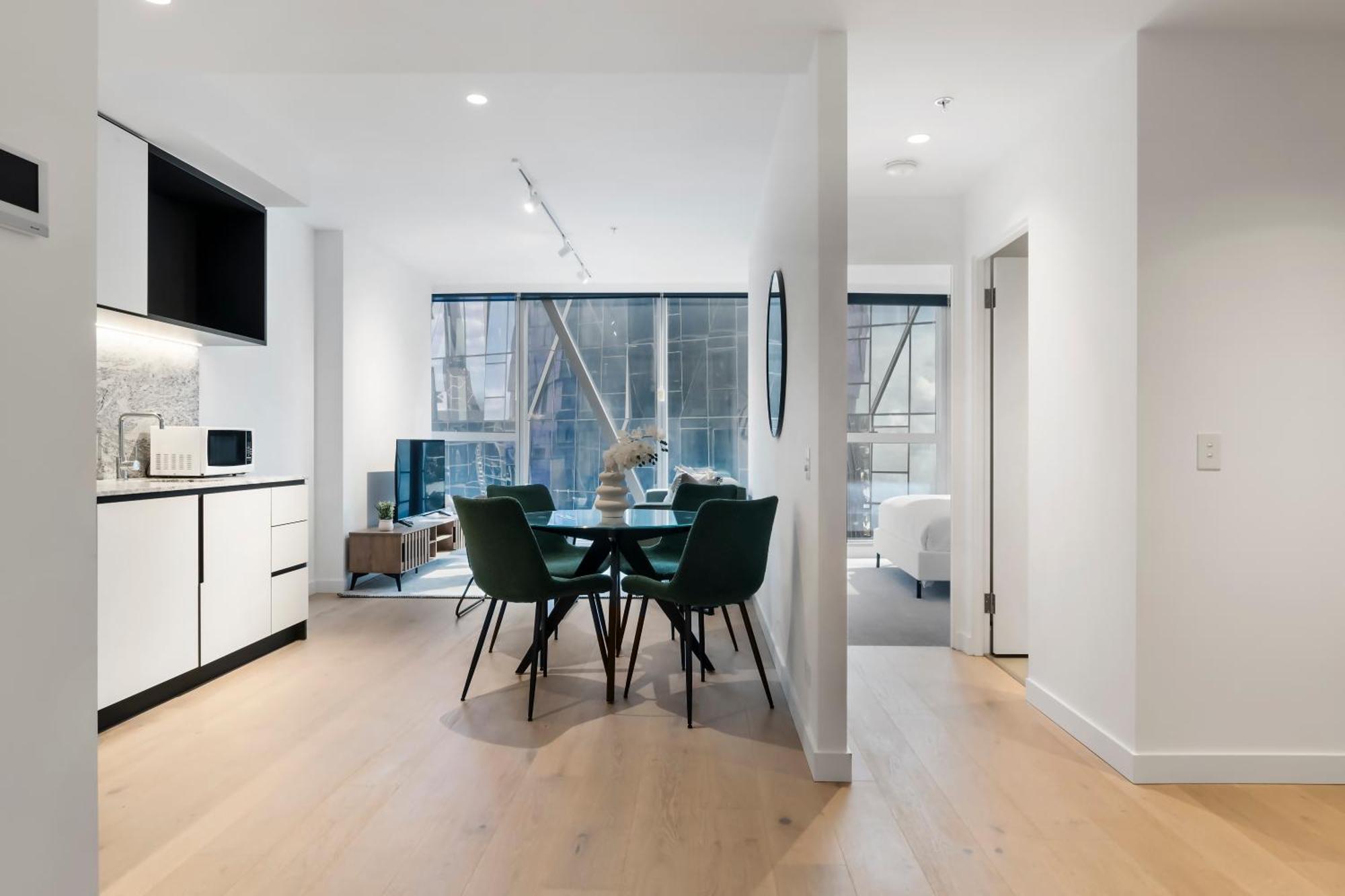 Modern And Stylish In Location W Pool And Gym Apartment Melbourne
