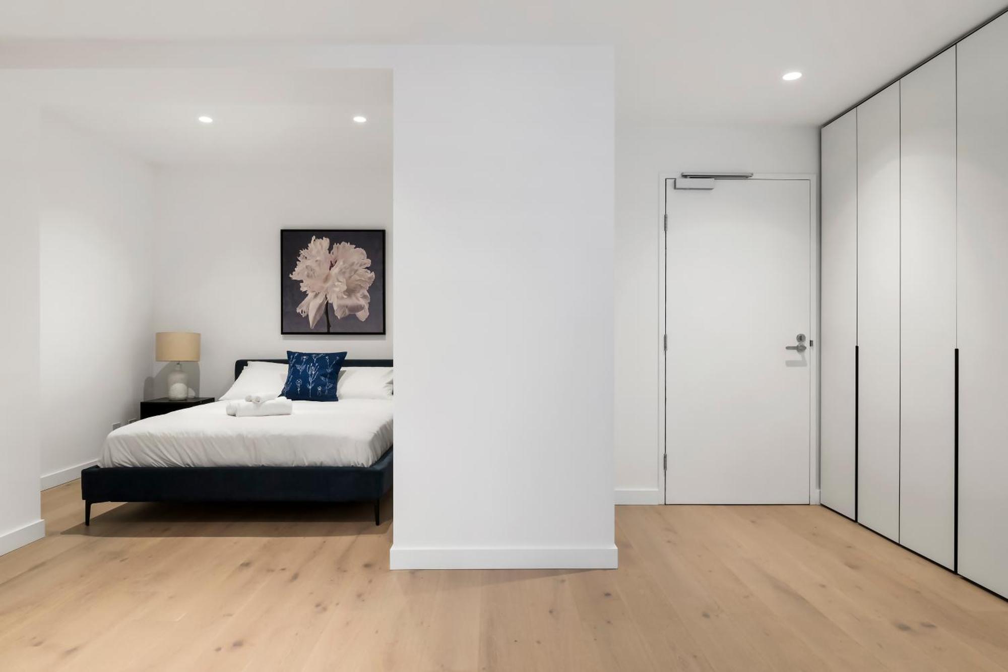 Modern And Stylish In Location W Pool And Gym Apartment *