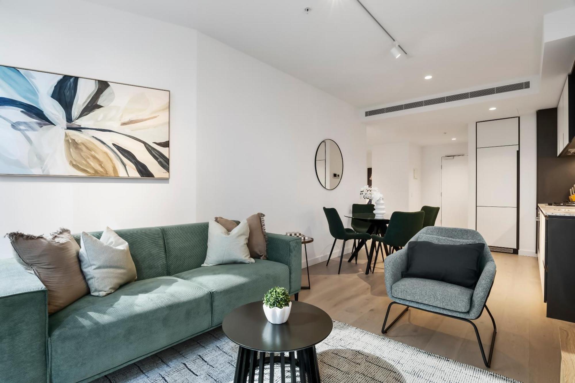 Modern And Stylish In Location W Pool And Gym Apartment