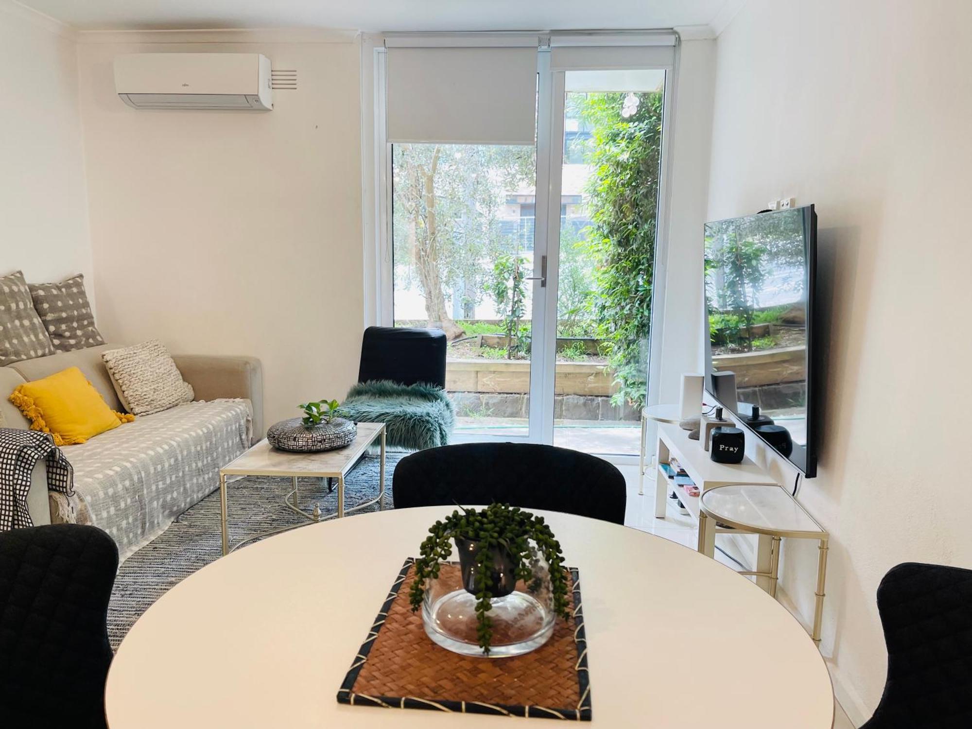 D101 Charming Apartment- Free Parking