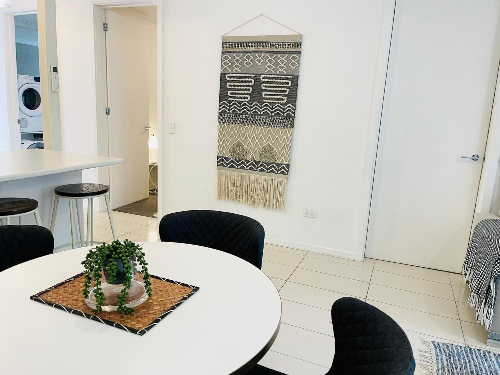 D101 Charming Apartment- Free Parking *