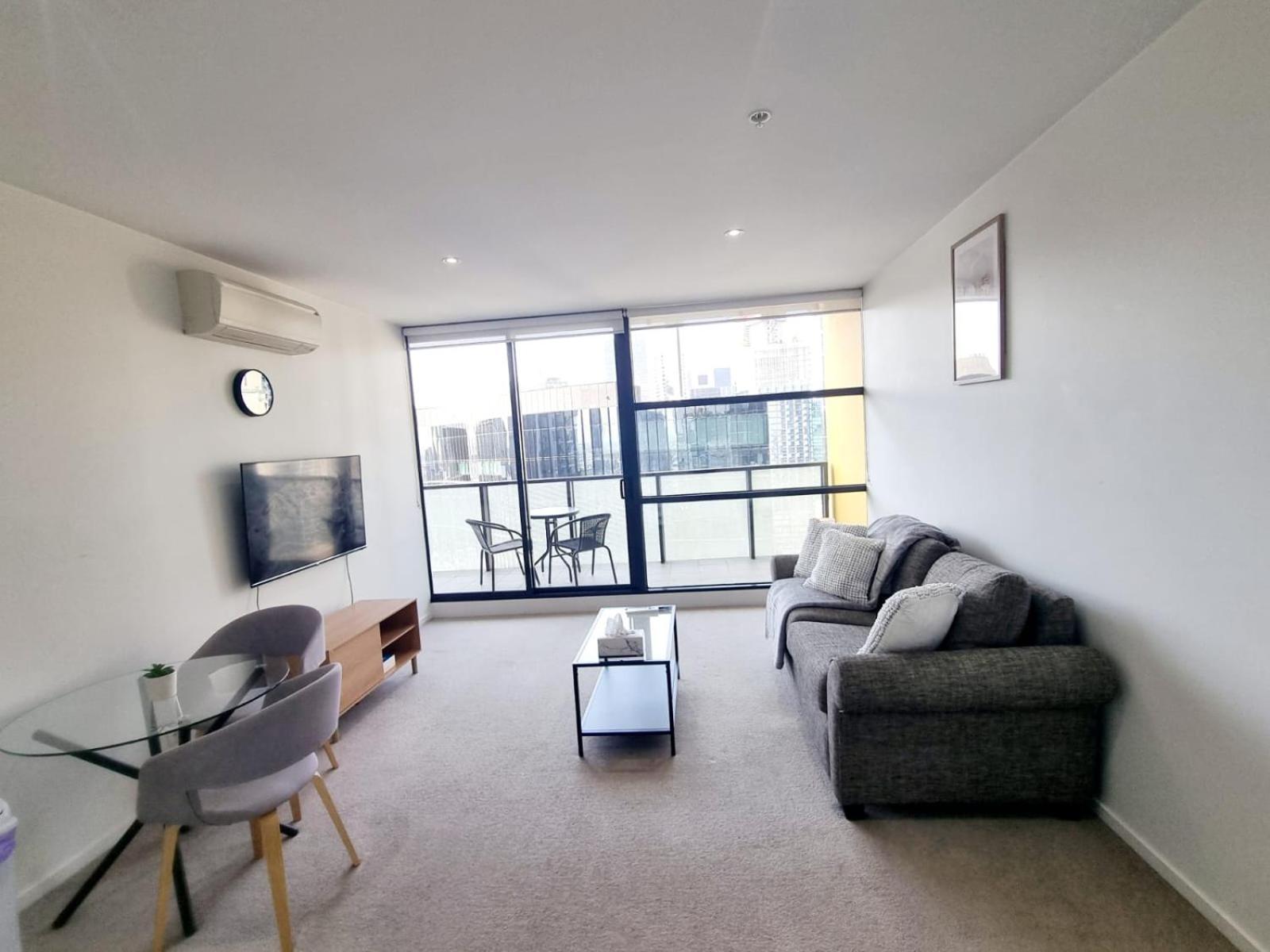 Apartment Retreat With Amazing Views And Free Parking