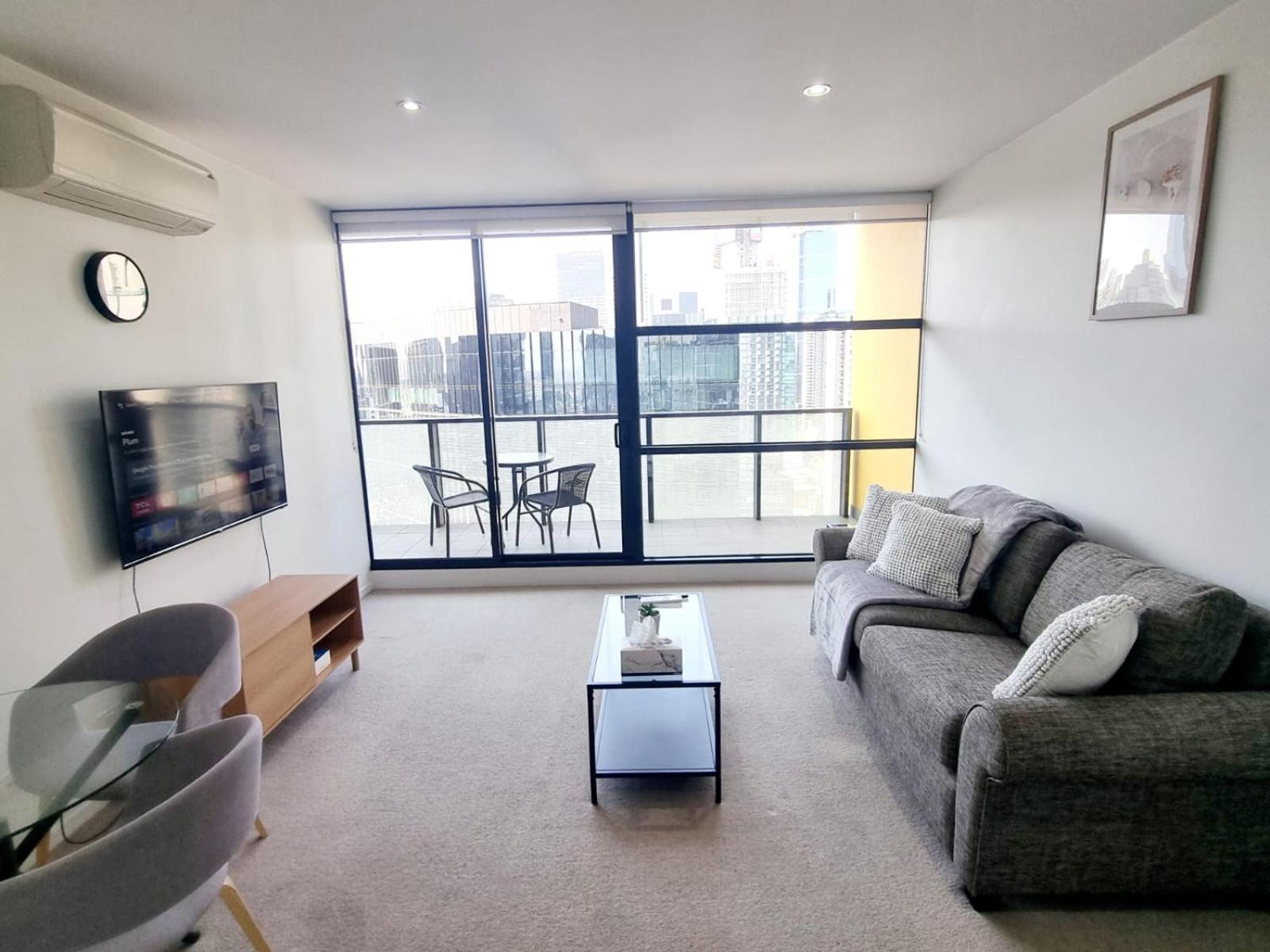 Retreat With Amazing Views And Free Parking Apartment
