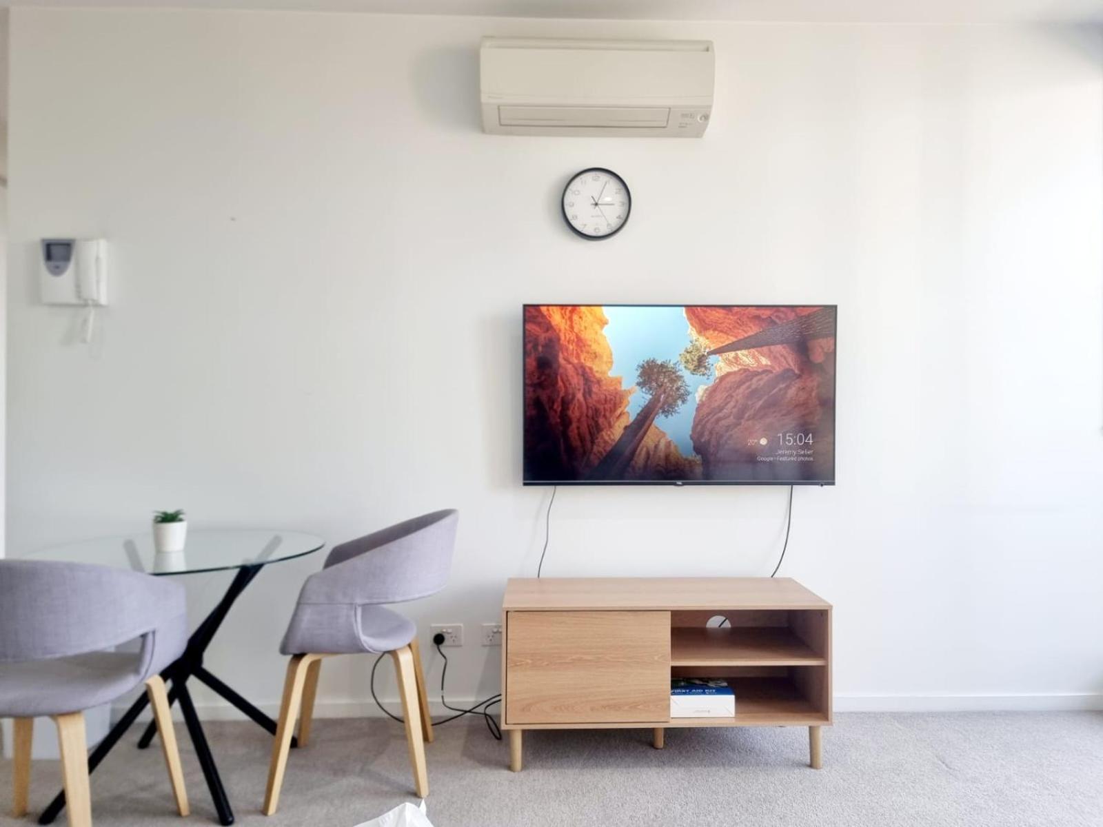 Retreat With Amazing Views And Free Parking Apartment
