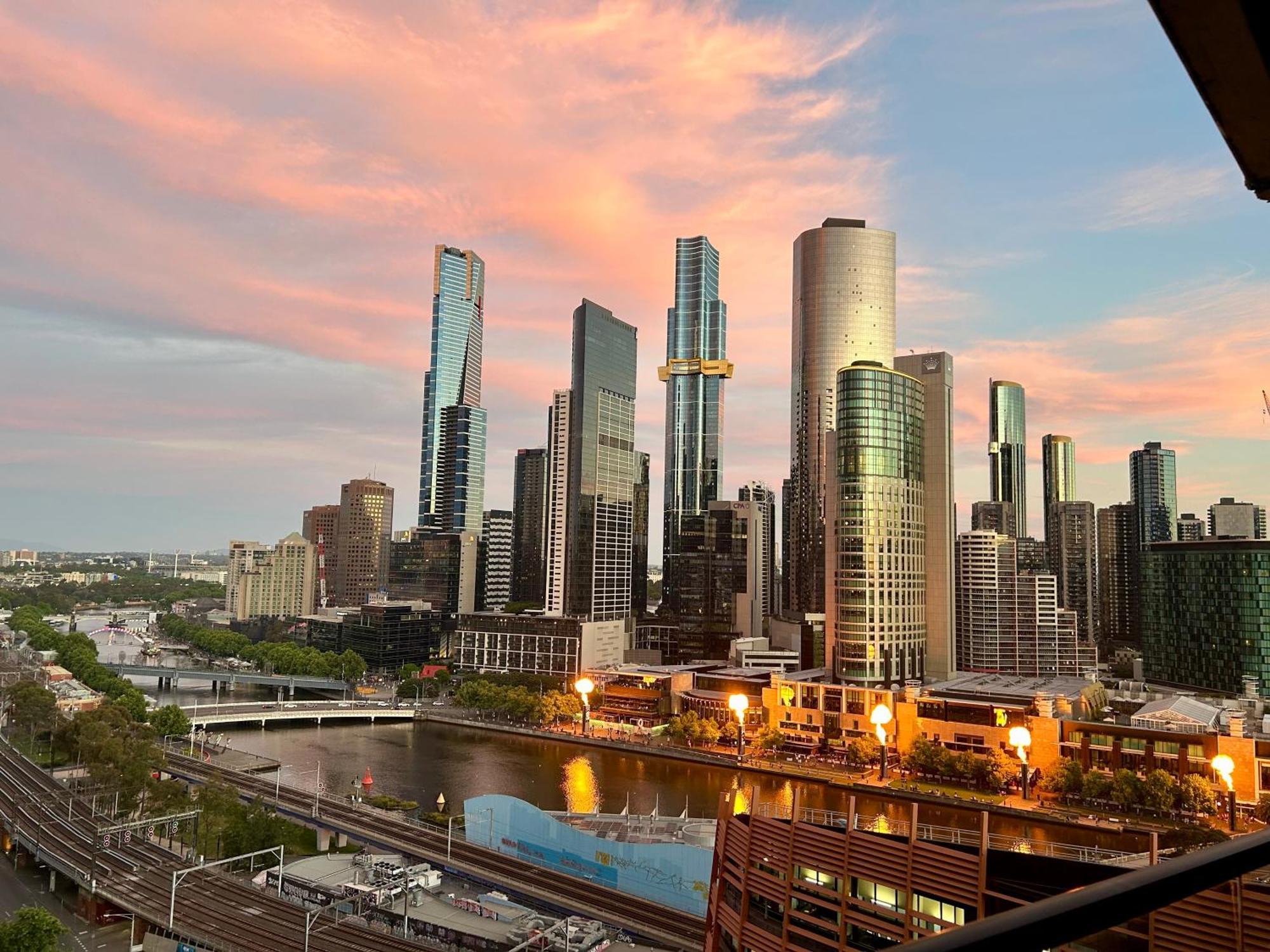 Aura2107, 2 Bedroom With Balcony, Stunning Yarra River And Views Apartment