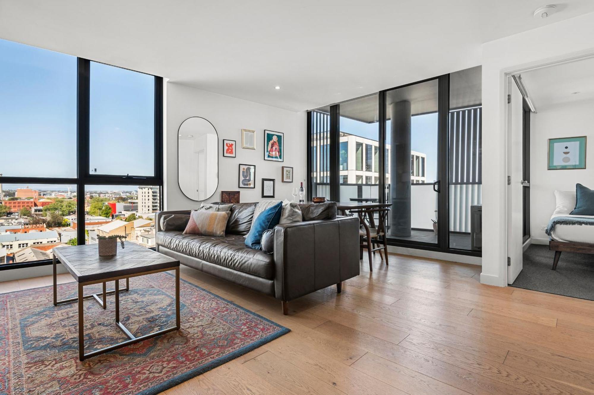 Apartment Light-filled Artistic Retreat *