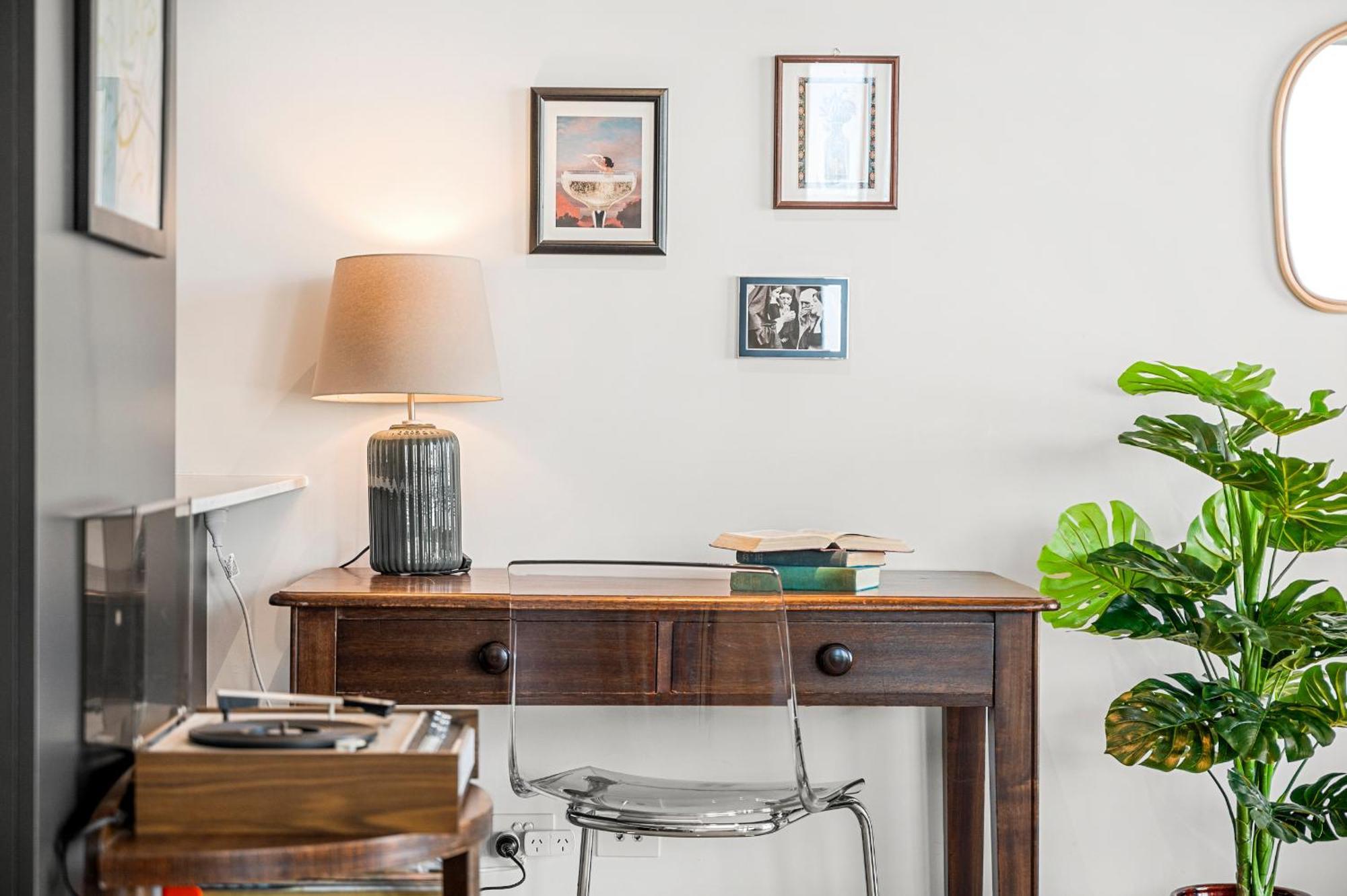 Light-filled Artistic Retreat *