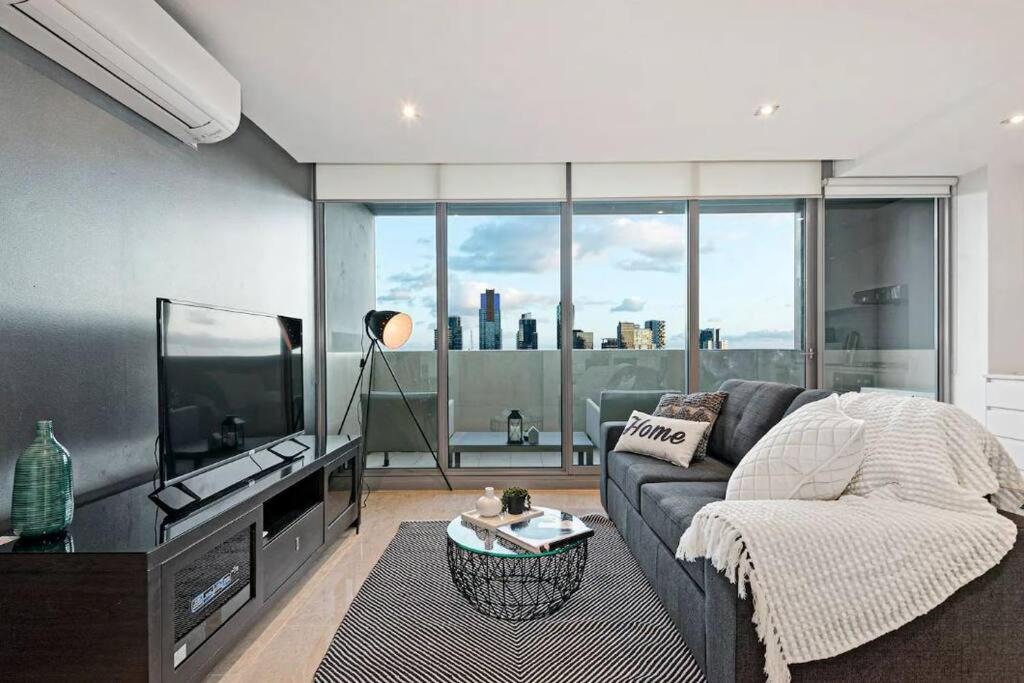 Apartment One Bedroom I Parking I River View I Walk To Crown Melbourne