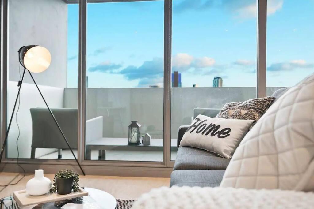 One Bedroom I Parking I River View I Walk To Crown *