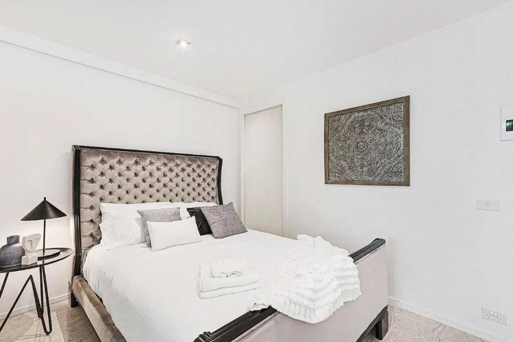 One Bedroom I Parking I River View I Walk To Crown Apartment Melbourne