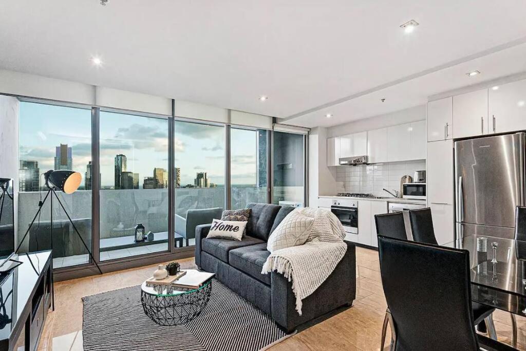 Apartment One Bedroom I Parking I River View I Walk To Crown Melbourne