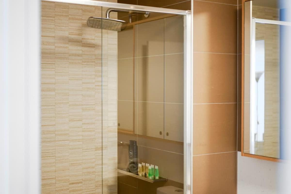 Stylish City-view 1br In St Kilda Apartment *