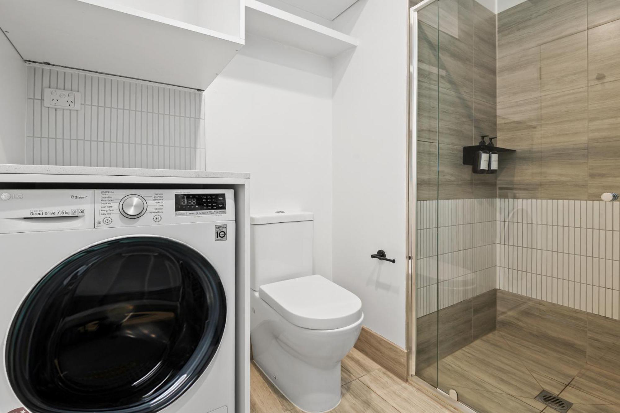 Elegant Collingwood With City Views