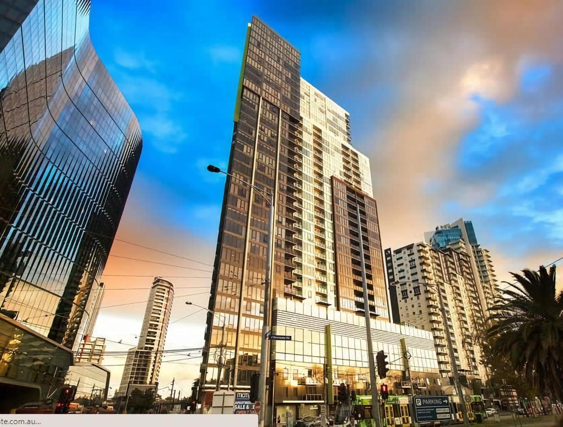 Modern Comfort Meets Skyline * Melbourne