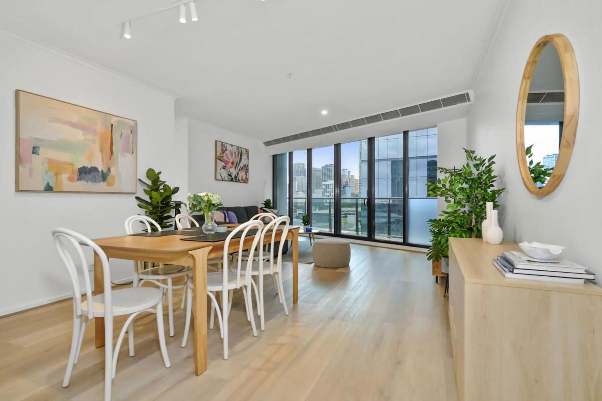 Modern Comfort Meets Skyline * Melbourne
