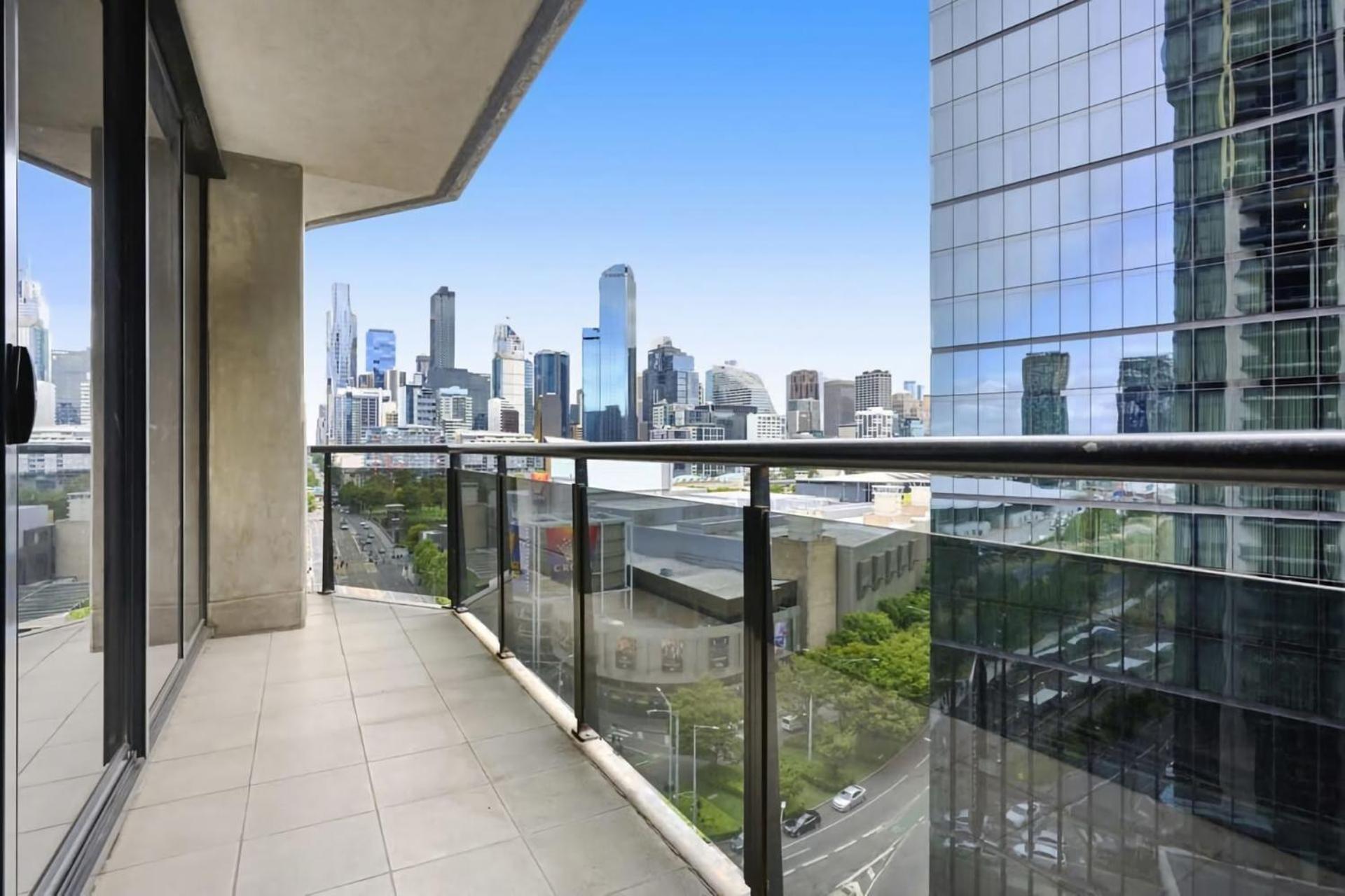 Modern Comfort Meets Skyline *