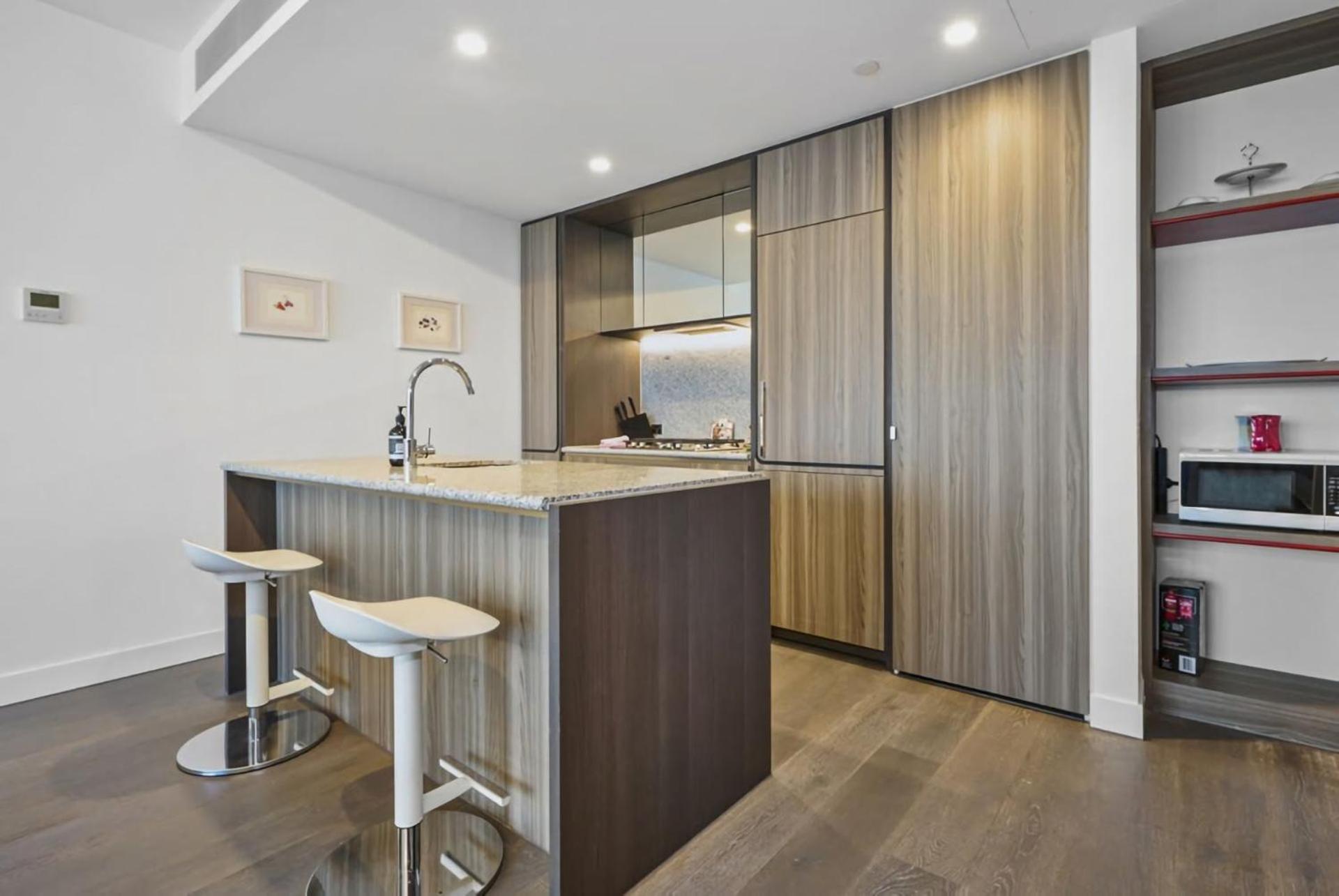 Views - 2br Gem Near Queen Vic