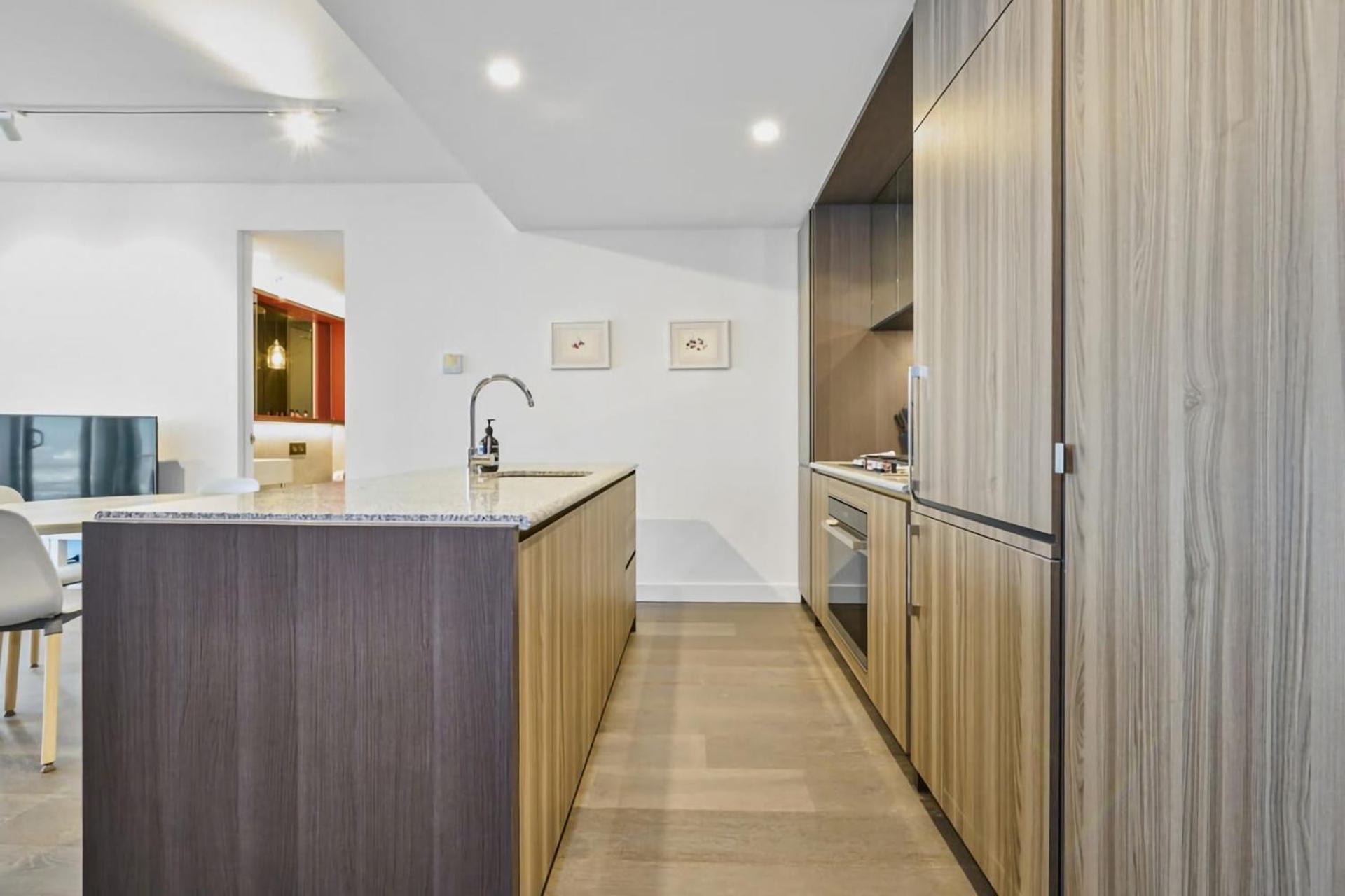 Views - 2br Gem Near Queen Vic Apartment *