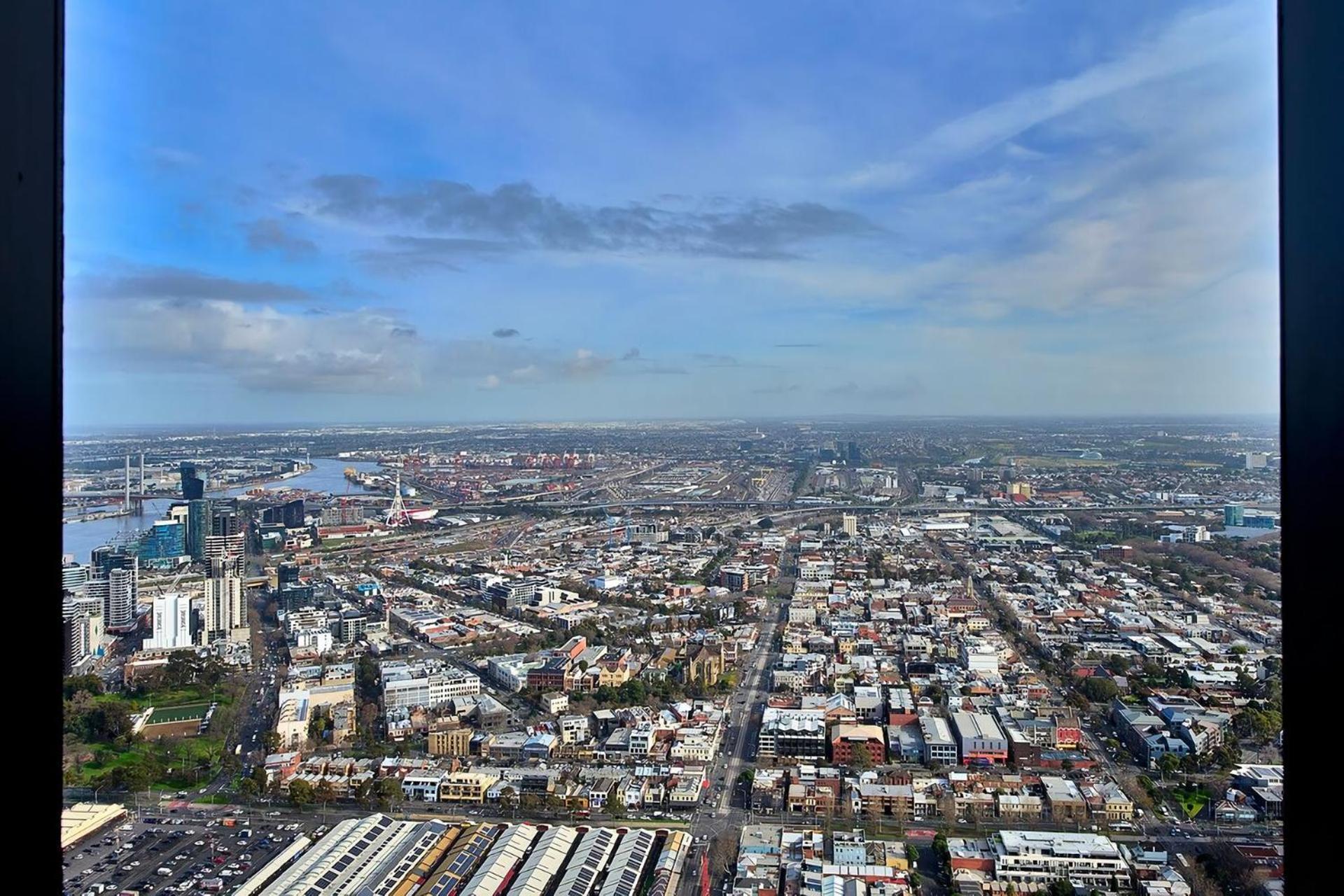 Apartment Views - 2br Gem Near Queen Vic