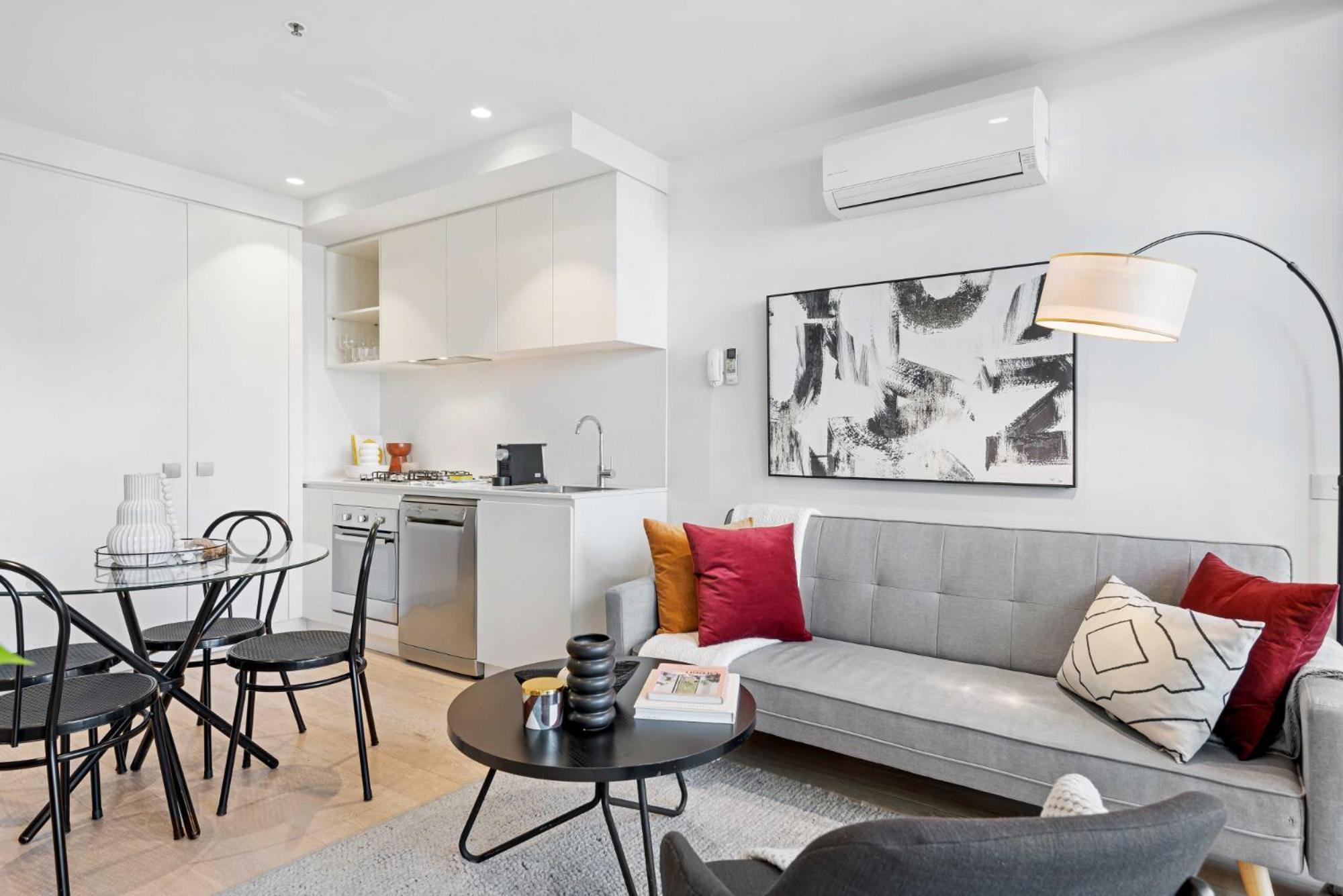 Apartment Charming 1-bed With A Balcony *
