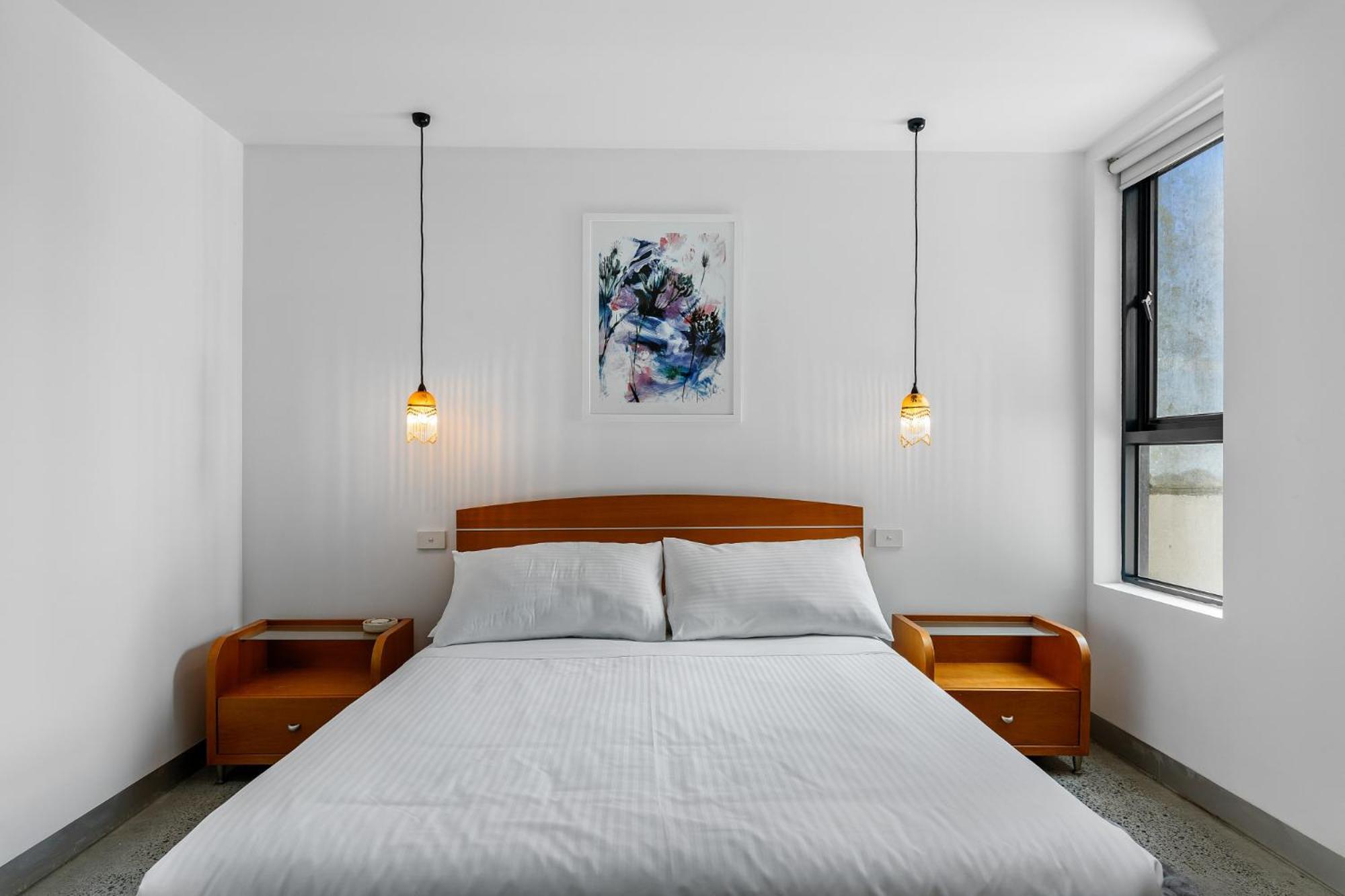 Vibrant 2-bed Near St Kilda *