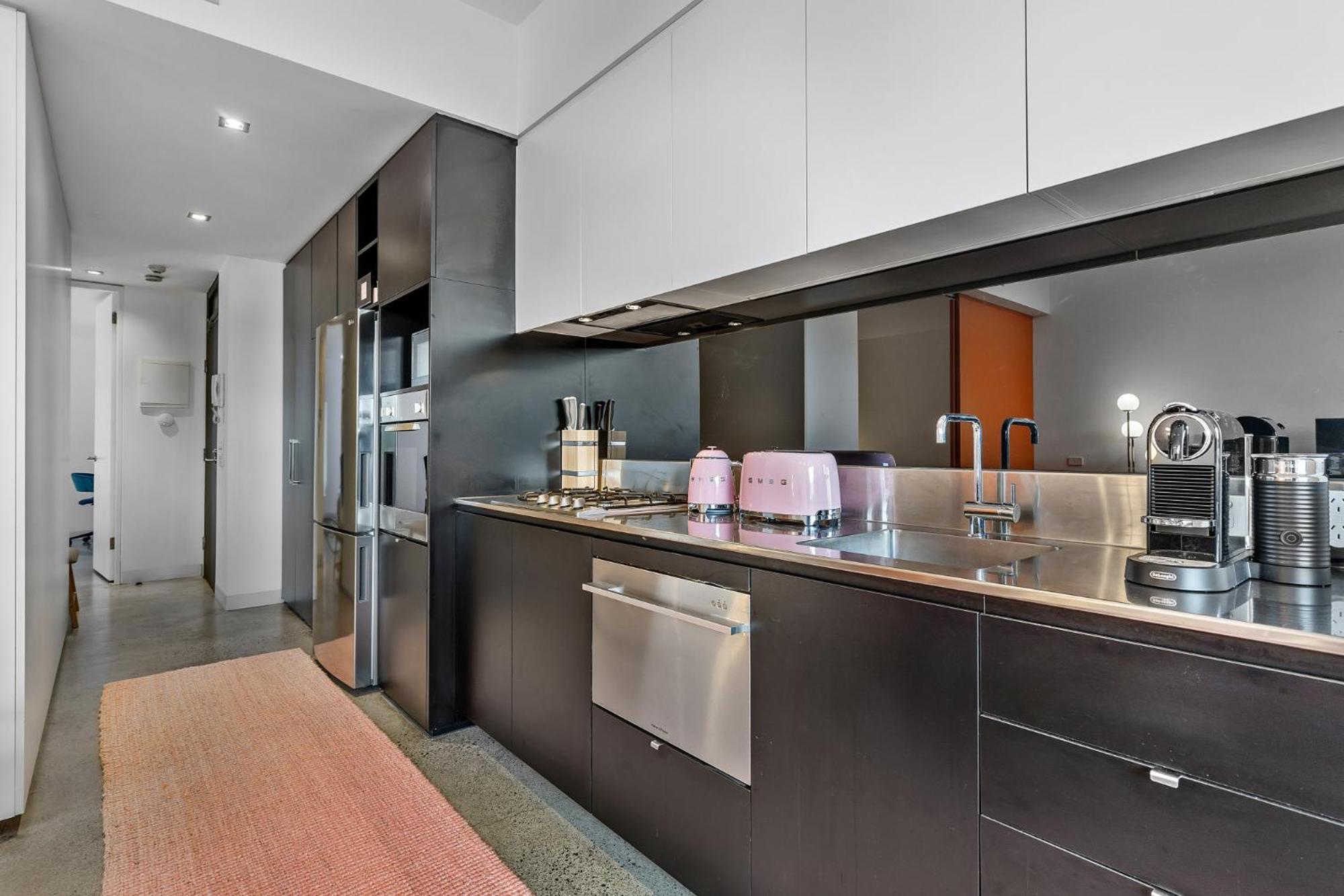 Vibrant 2-bed Near St Kilda Apartment Melbourne