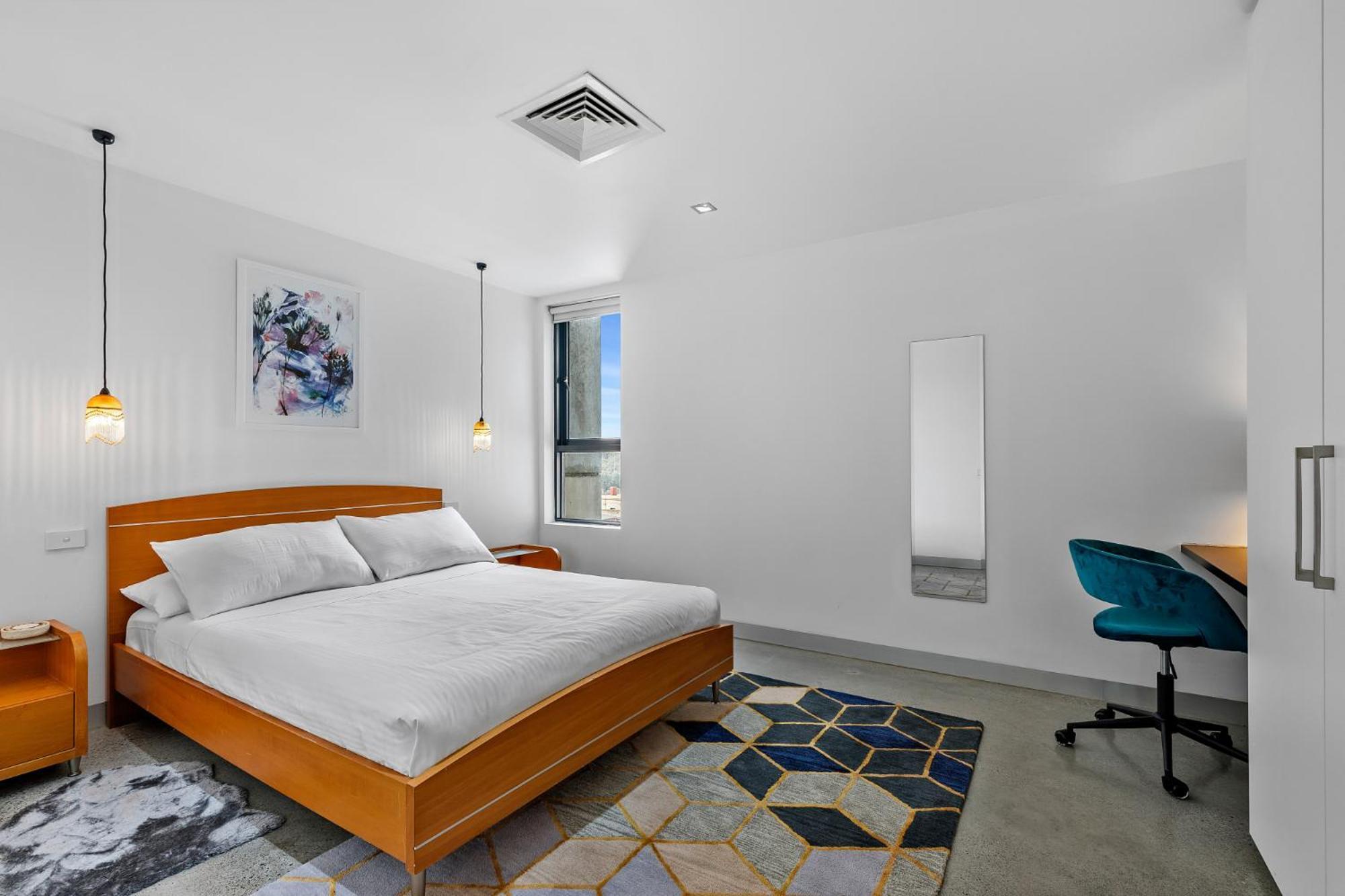 Vibrant 2-bed Near St Kilda