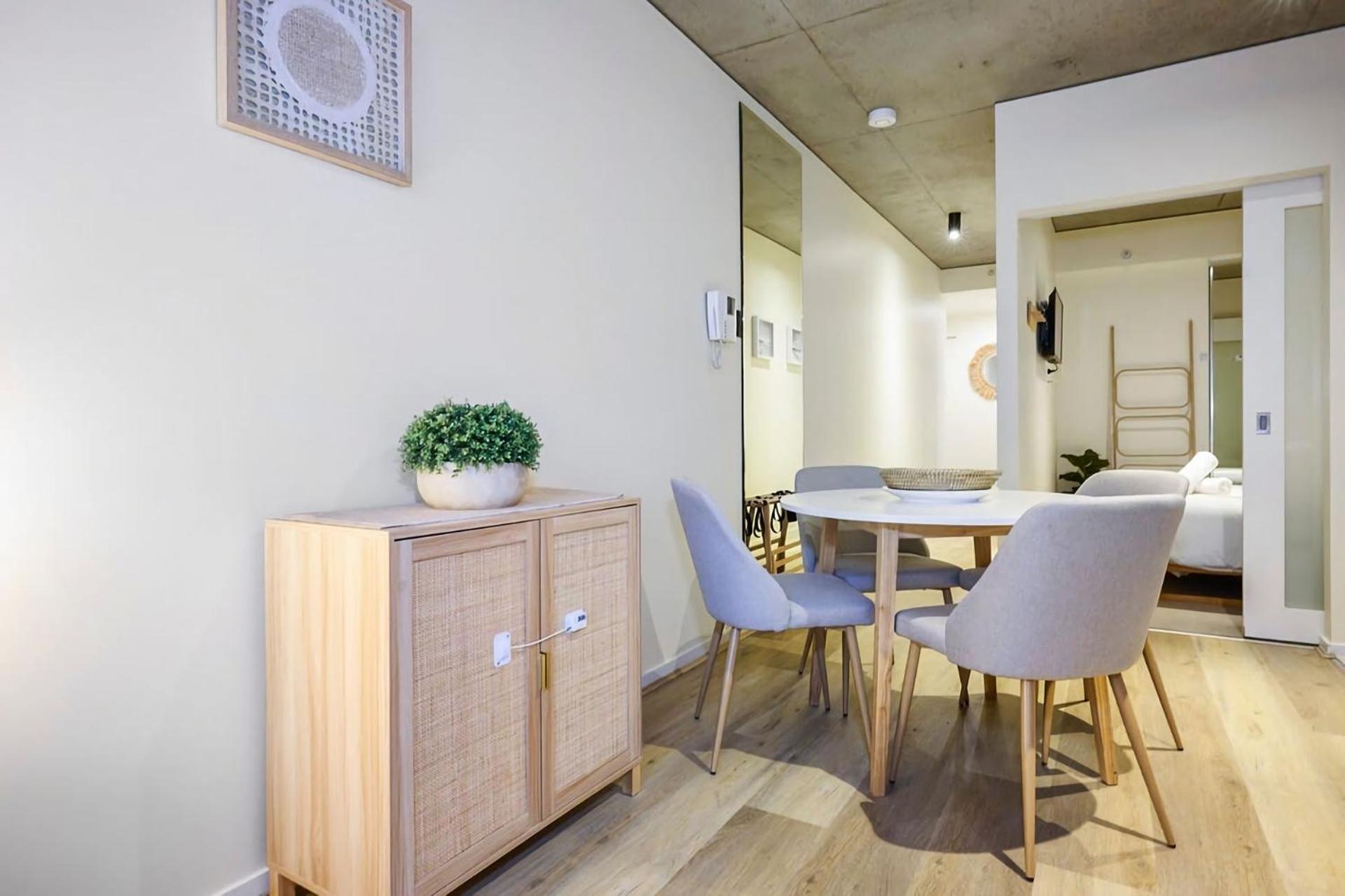 Singers Lane Urban Retreat - Queen Vic Market Apartment Melbourne