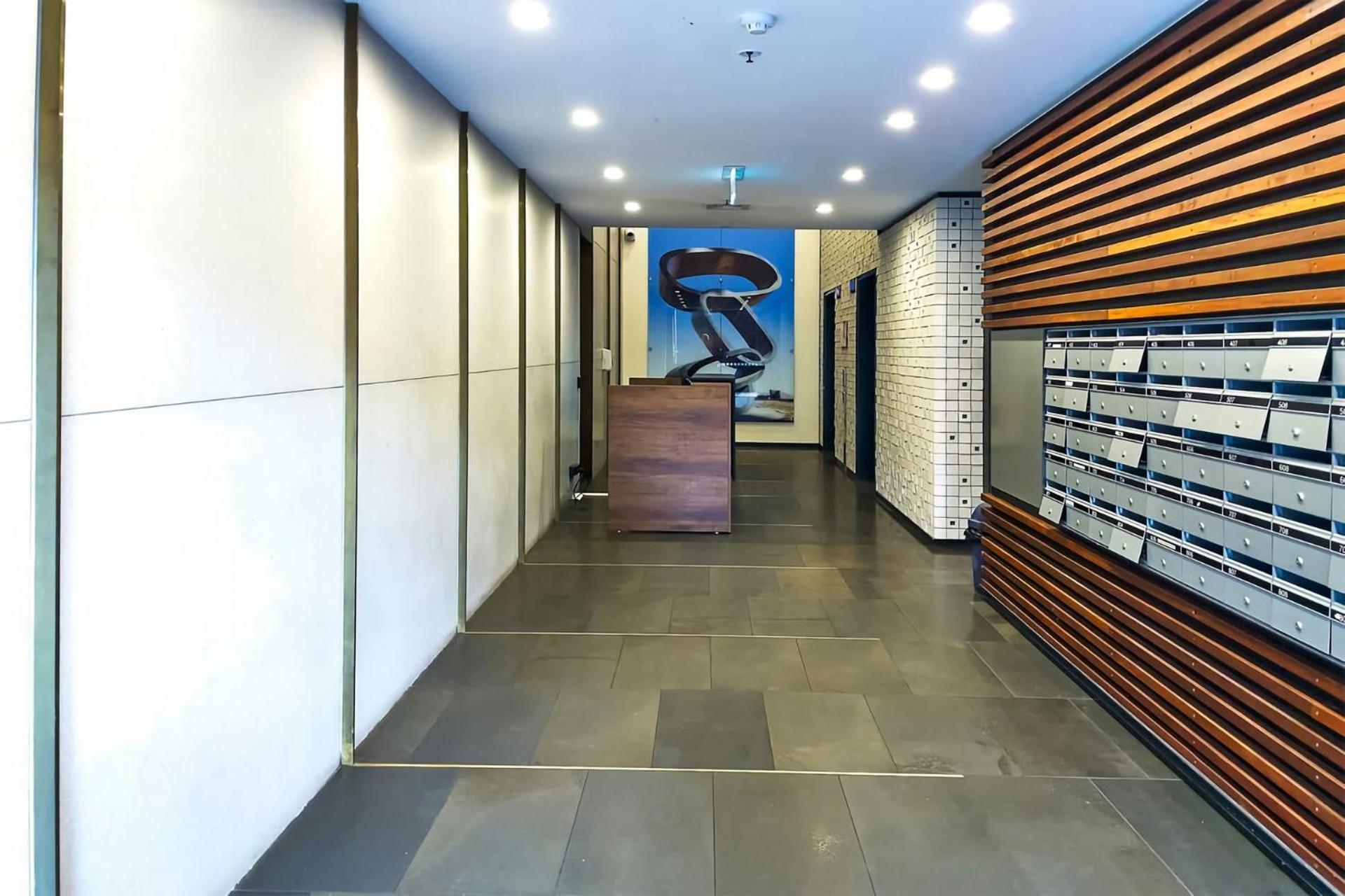 Singers Lane Urban Retreat - Queen Vic Market Apartment *